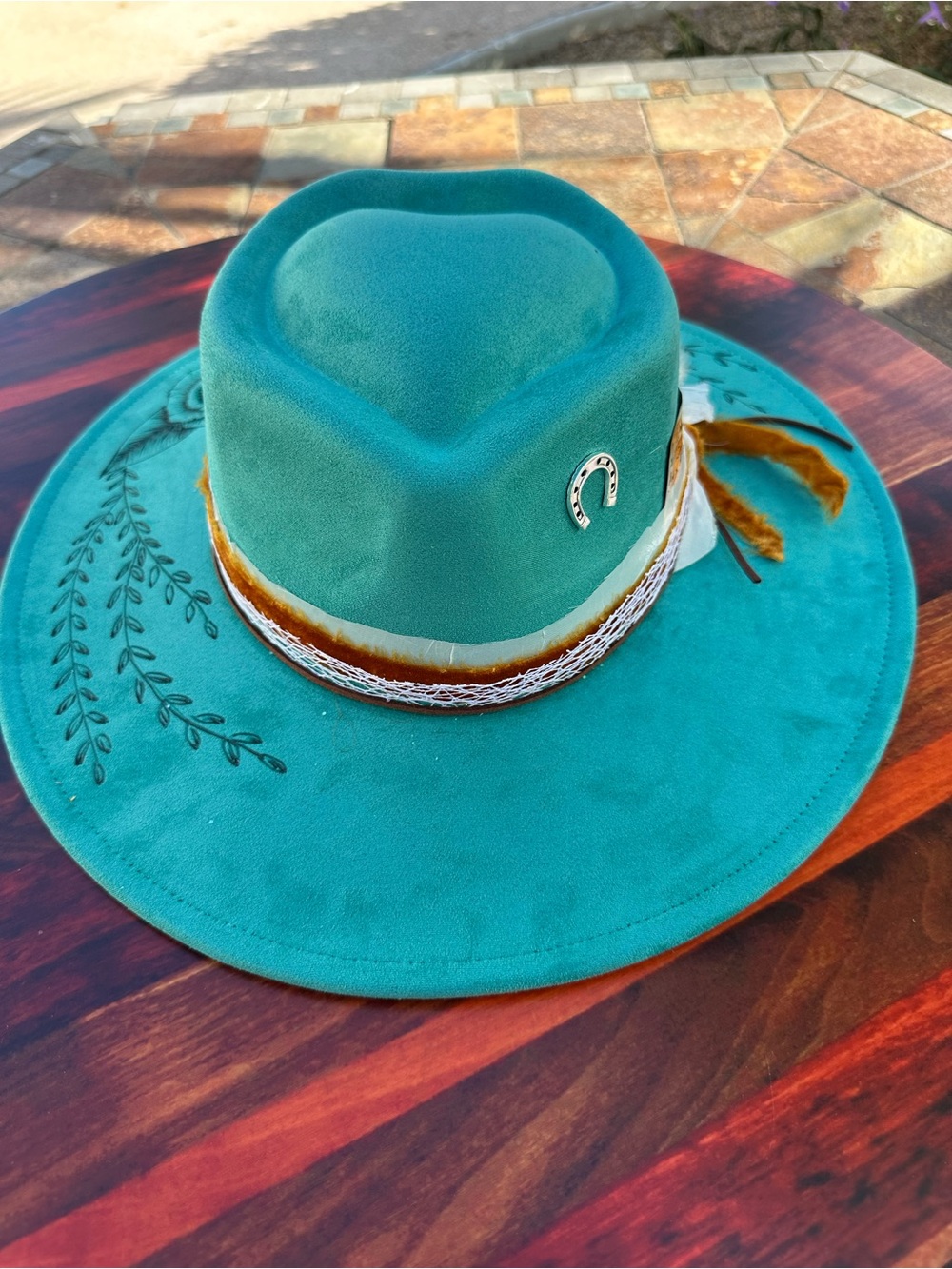 Turquoise Wide-Brim Floral Engraved Wool Felt Hat - Picture 4 of 4